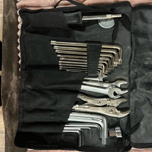 Harley Davidson tool kit - Picture 2 of 3